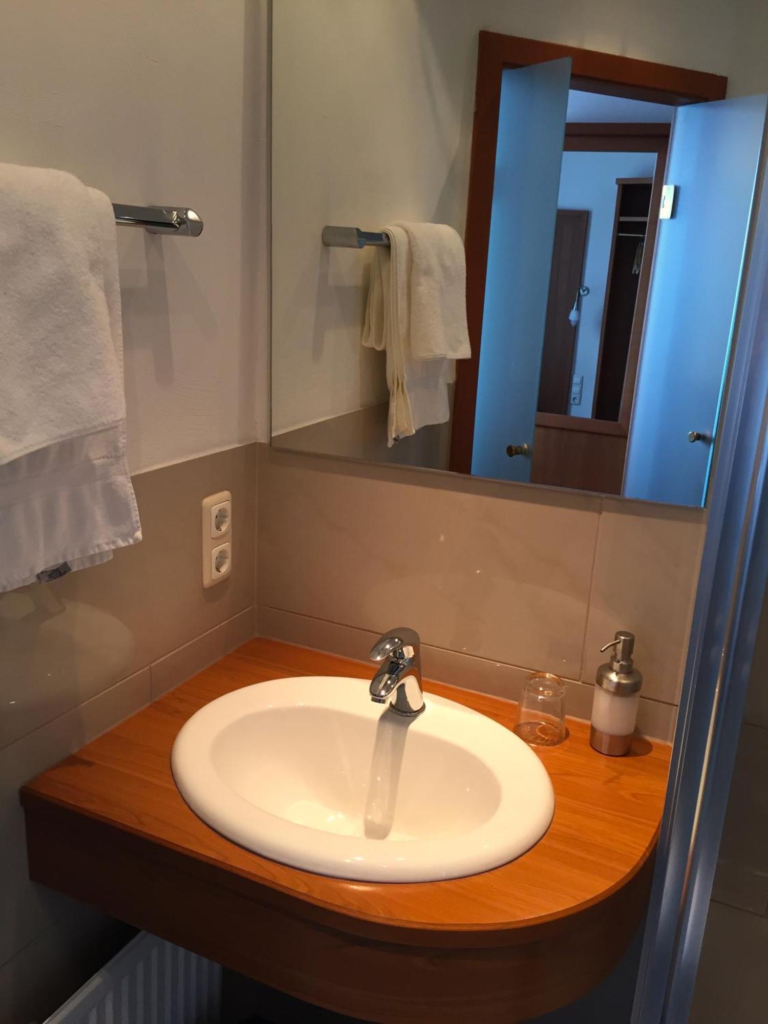 Hotel Zur Schoenen Aussicht 마르크차이덴펠트 외부 사진